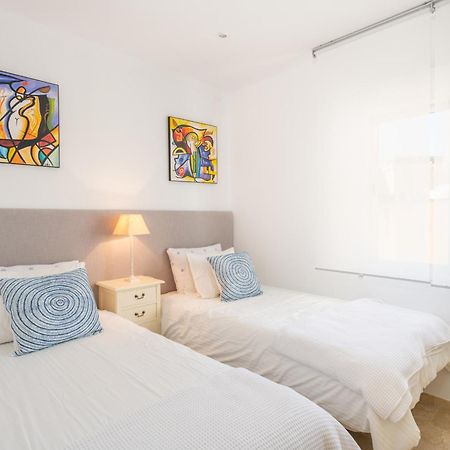 에스테포나 Atico 2 Terrazas Junto Al Mar By Rent Me 아파트 외부 사진